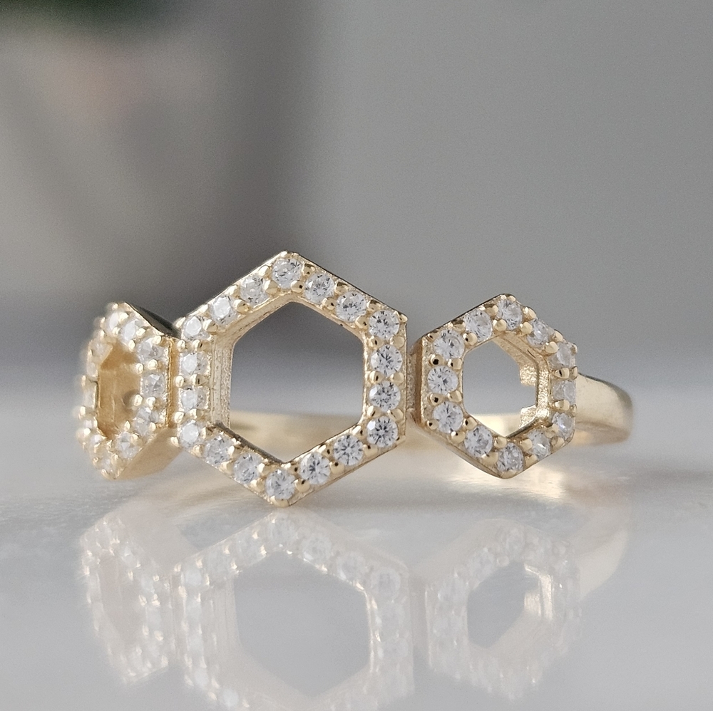 Charmed Aroma Honeycomb Bee ring, size 6, 925 Sterling Silver 10k Gold finish